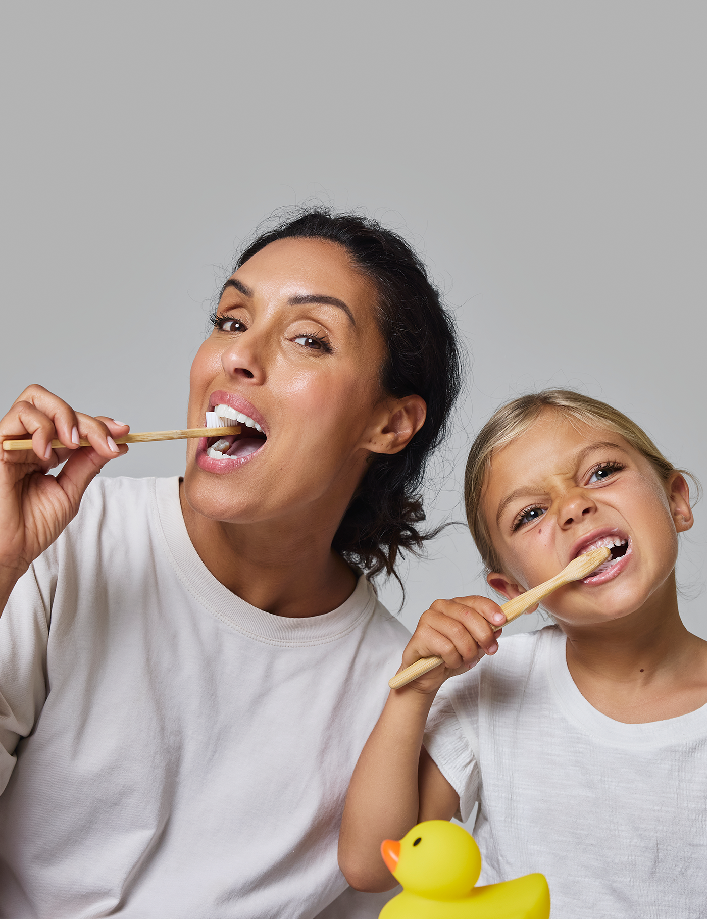 DavidsNatural Toothpaste  kids + adults nano-hydroxyapatite premium toothpaste  /  mild mint / 4 oz